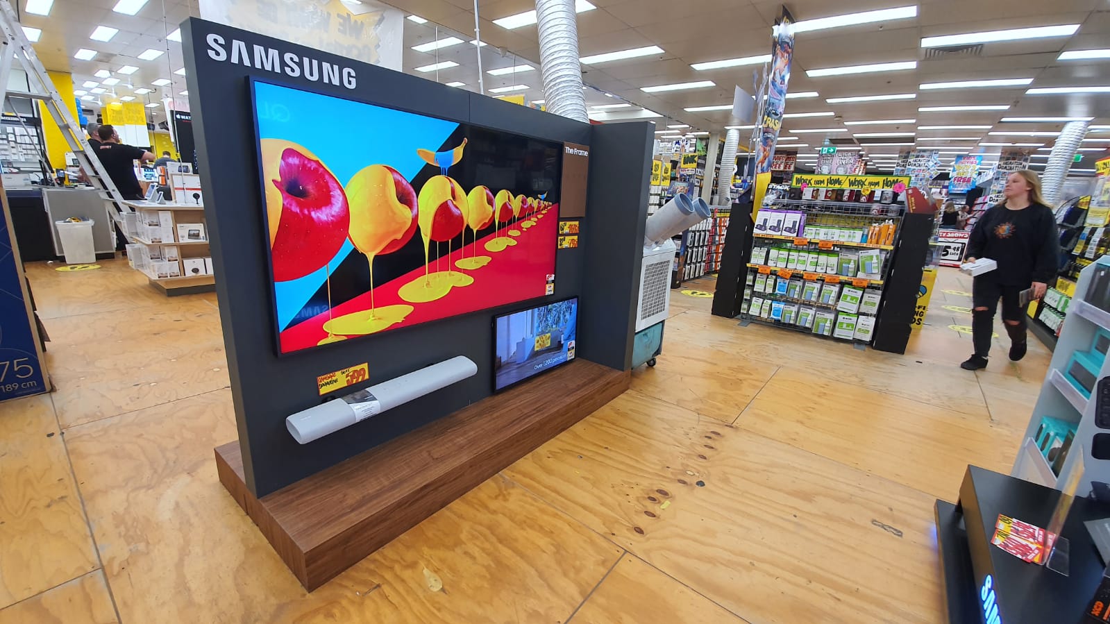Samsung in-store display for televisions and sound bars